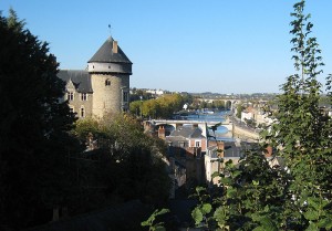 Laval, vue du château. Photo Manfred Heyde